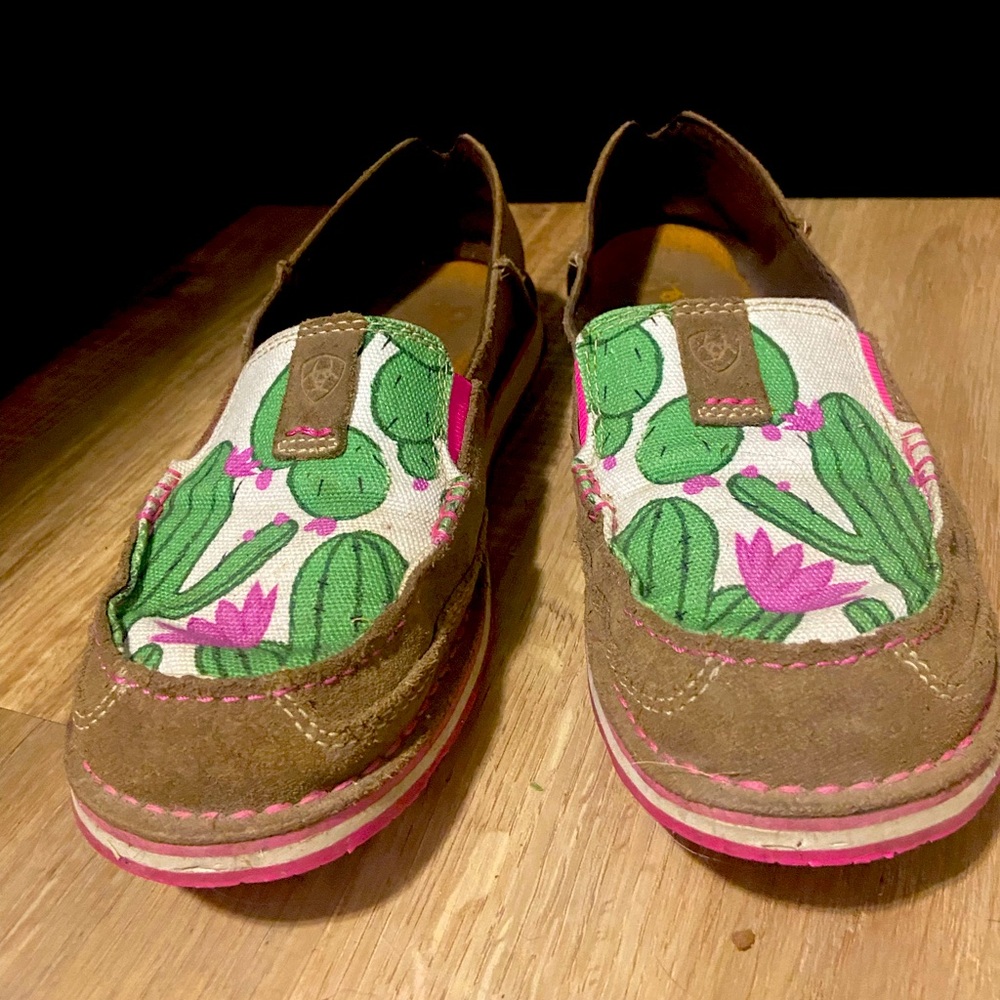 Arita cruisers. Womens size 9